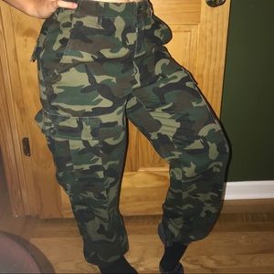 Fashion Nova Oversized Camo Pants! (MEDIUM)